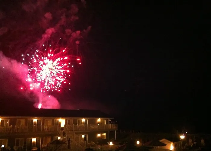 Motel: The Beachwood